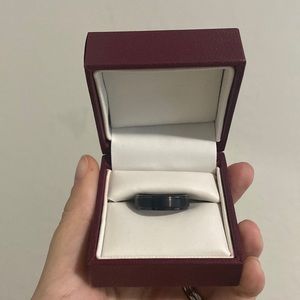 Helzberg Diamonds black Tungsten 6MM Satin Finish size 9 mens ring